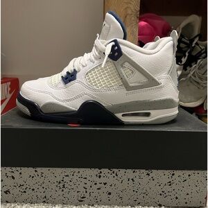 Air Jordan 4 Midnight Navy, barely worn